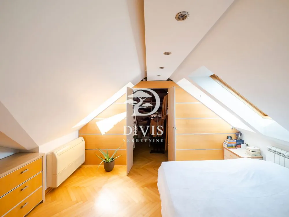 Sale, four bedroom apartment, 97m², Kalenić Pijaca, Vračar Sve Podlokacije
