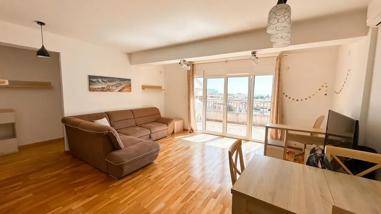Rent, one bedroom apartment, 80m², Centar, Budva