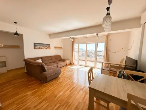 Rent, one bedroom apartment, 80m², Centar, Budva - image 1