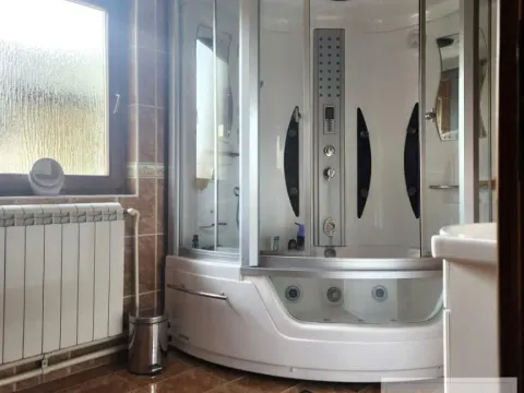 Izdavanje, trosoban stan, 130m², Telep, Novi Sad Sve Podlokacije - image 17