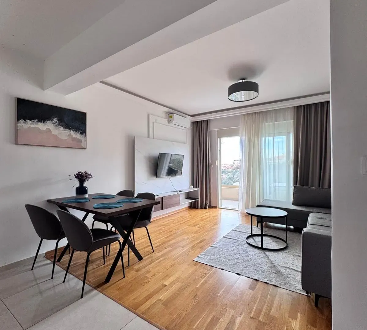 Rent, one bedroom apartment, 55m², Bečići, Budva