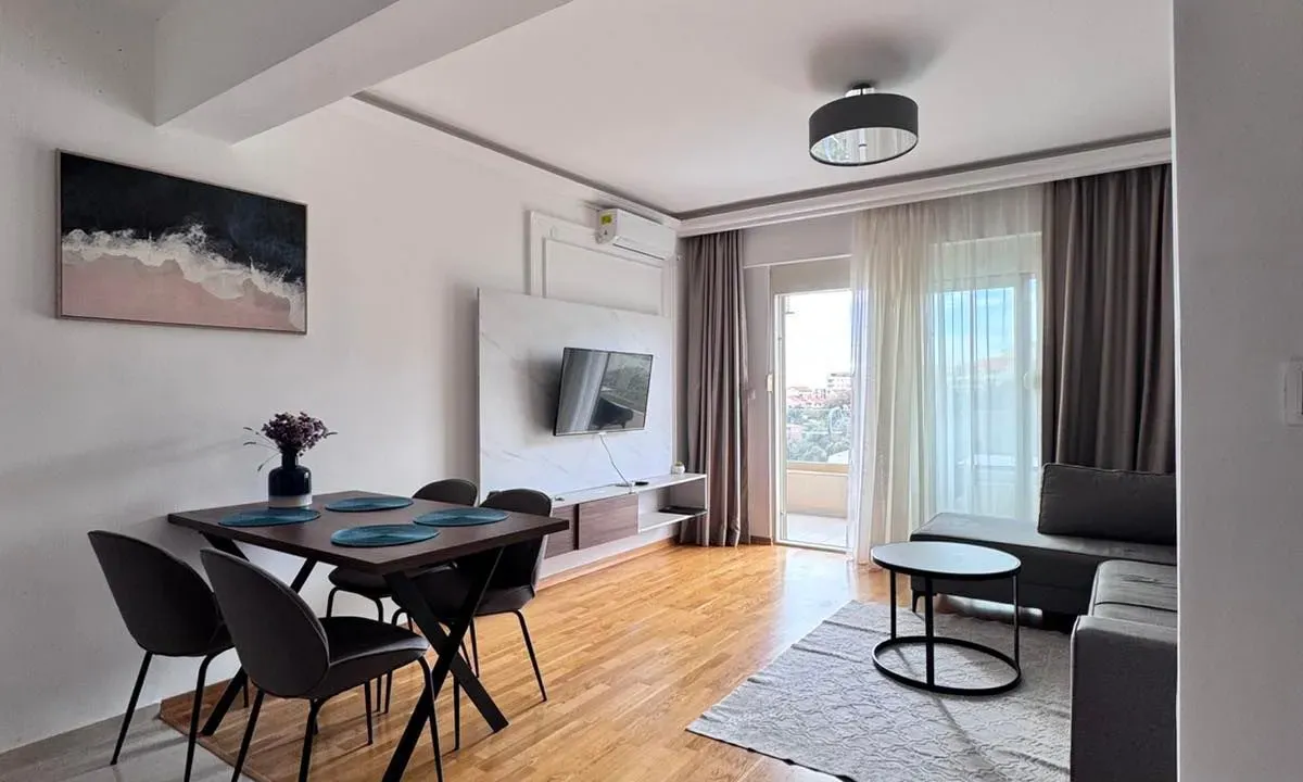 Rent, one bedroom apartment, 55m², Bečići, Budva