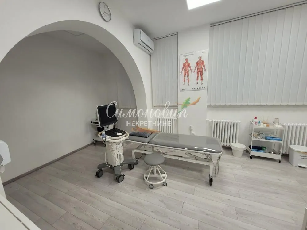 Rent, office space, 136m², Čukarica, Beograd
