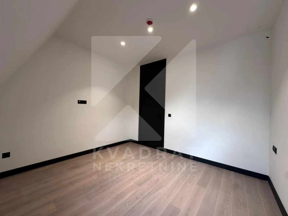 Prodaja, četvorosoban stan, 107m², Centar, Kolašin