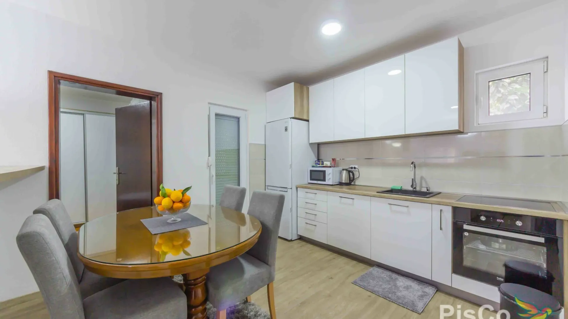 Izdavanje, dvosoban stan, 120m², Zabjelo, Podgorica