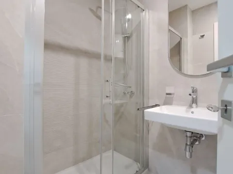 Rent, studio apartment, 33m², Central Point, Podgorica - image 6