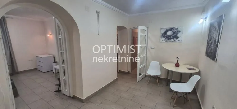 Izdavanje, dvosoban stan, 50m², Neimar, Vračar Sve Podlokacije