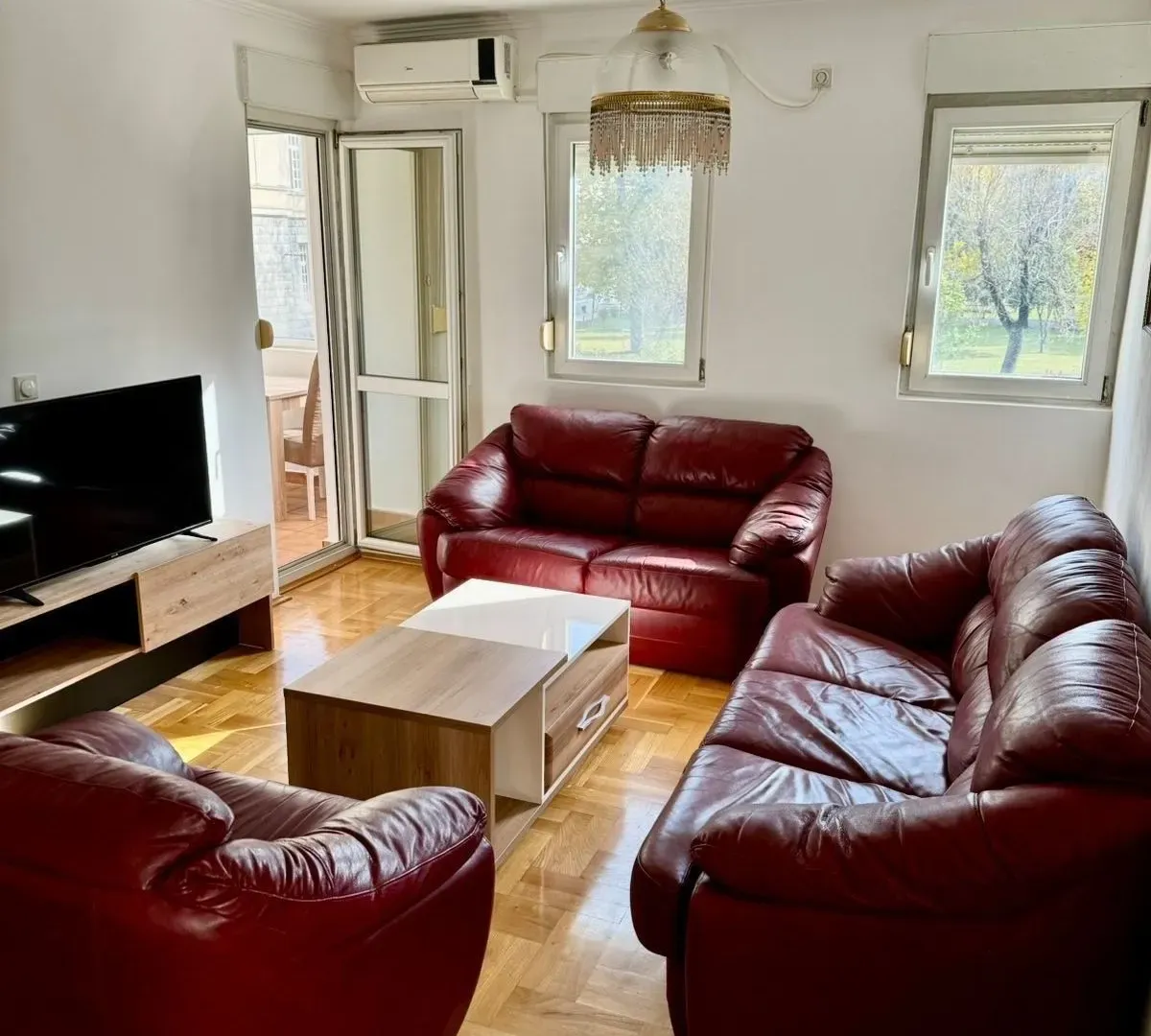 Izdavanje, dvosoban stan, 60m², Centar, Podgorica