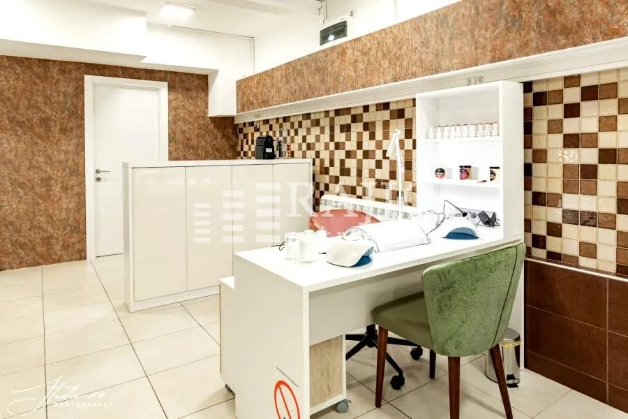 Rent, office space, 120m², Čubura, Beograd