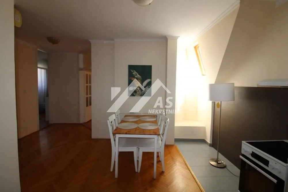 Izdavanje, trosoban stan, 75m², Centar, Novi Sad