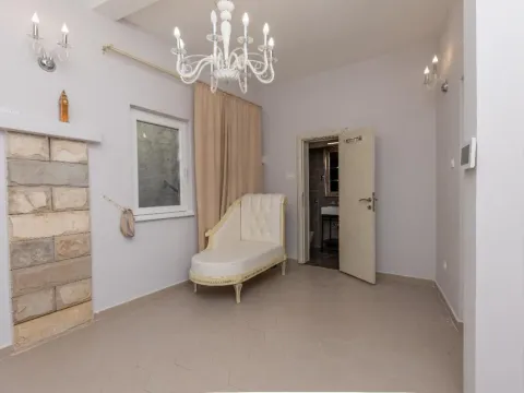 Sale, house, 234m², Tivat, Crna Gora - image 11