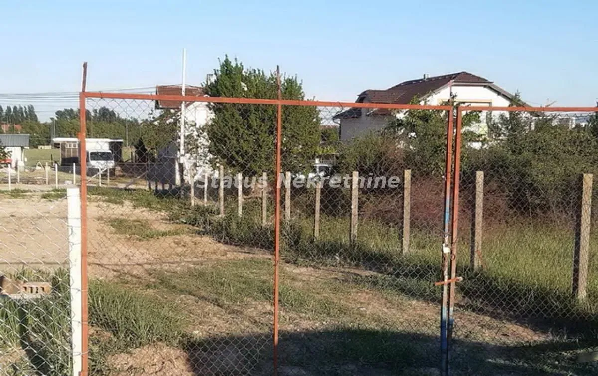 Izdavanje, plac, 880m², Veternik, Novi Sad Sve Podlokacije