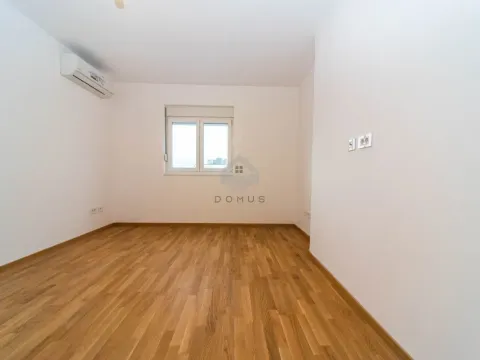 Prodaja, trosoban stan, 104m², Stari Aerodrom, Podgorica - image 6