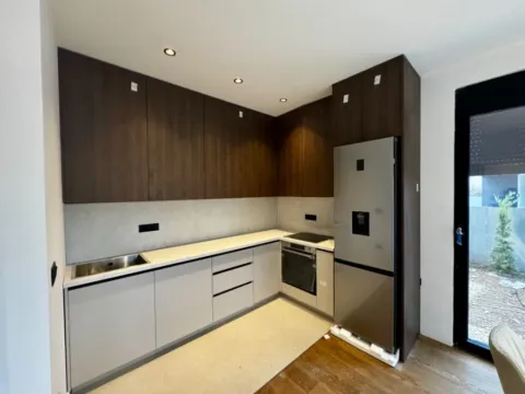 Izdavanje, kuća, 225m², Gornja Gorica, Podgorica - image 9