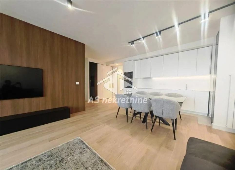 Izdavanje, četvorosoban stan, 120m², Savski Venac, Beograd