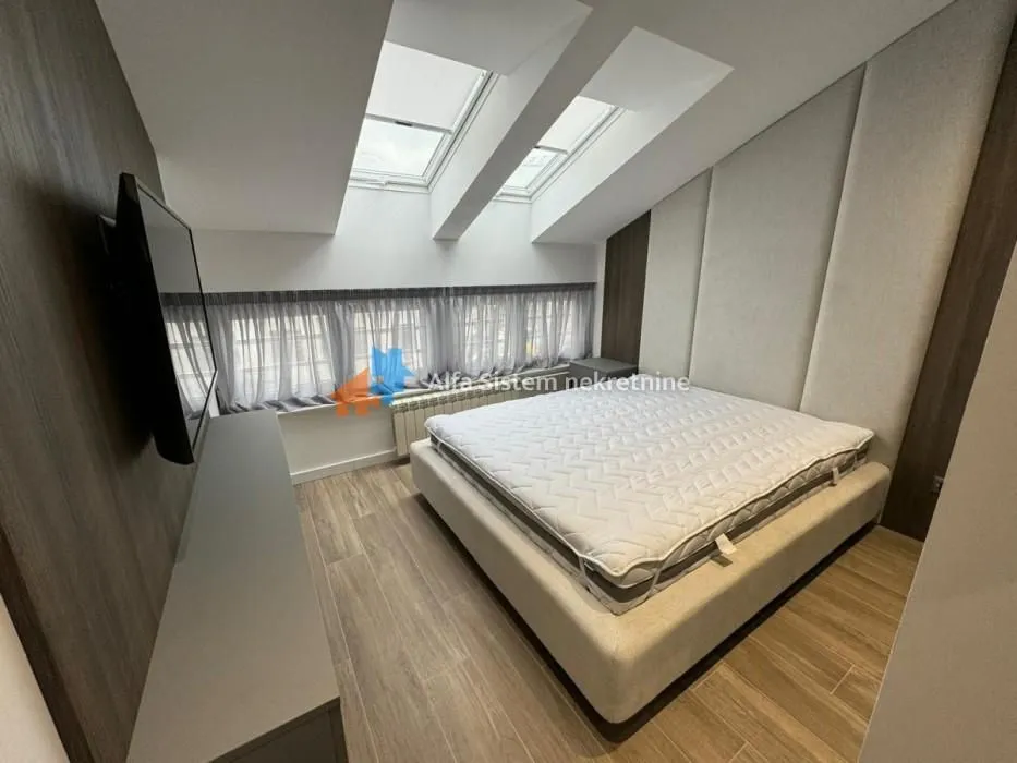 Izdavanje, trosoban stan, 100m², Savski Venac, Beograd