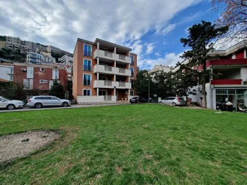 Izdavanje, jednosoban stan, 42m², Budva, Crna Gora - image 20