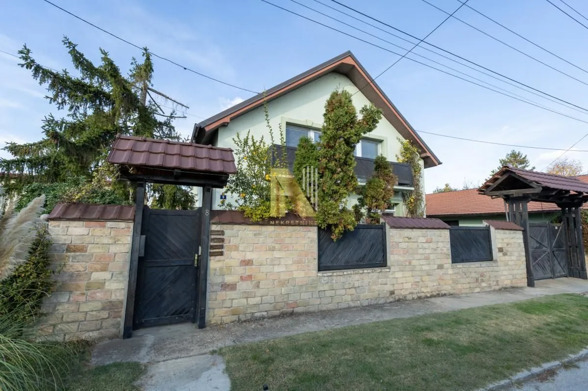 Prodaja, kuća, 240m², Salajka, Novi Sad Sve Podlokacije