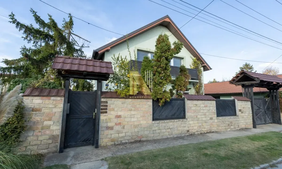 Prodaja, kuća, 240m², Salajka, Novi Sad Sve Podlokacije
