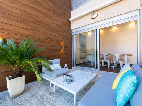 Sale, two bedroom apartment, 82m², Dobrota, Kotor - image 8