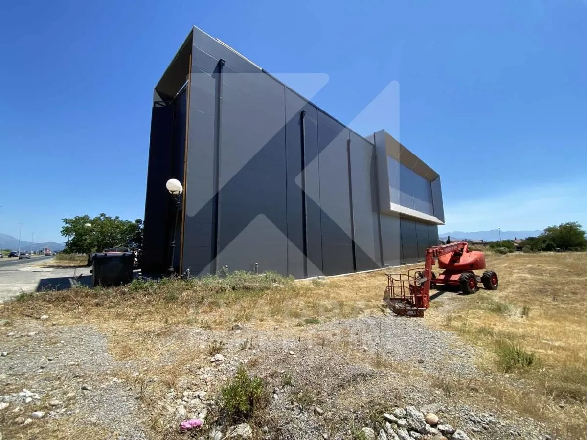 Izdavanje, poslovni prostor, 1800m², Zeta, Podgorica