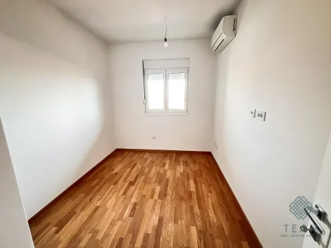 Prodaja, trosoban stan, 106m², Stari Aerodrom, Podgorica - image 7