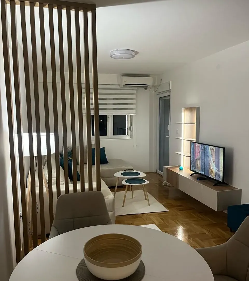 Izdavanje, jednosoban stan, 42m², Central Point, Podgorica