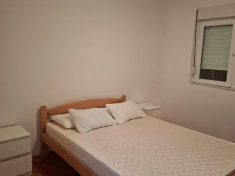 Izdavanje, dvosoban stan, 60m², Dobrota, Kotor - image 6