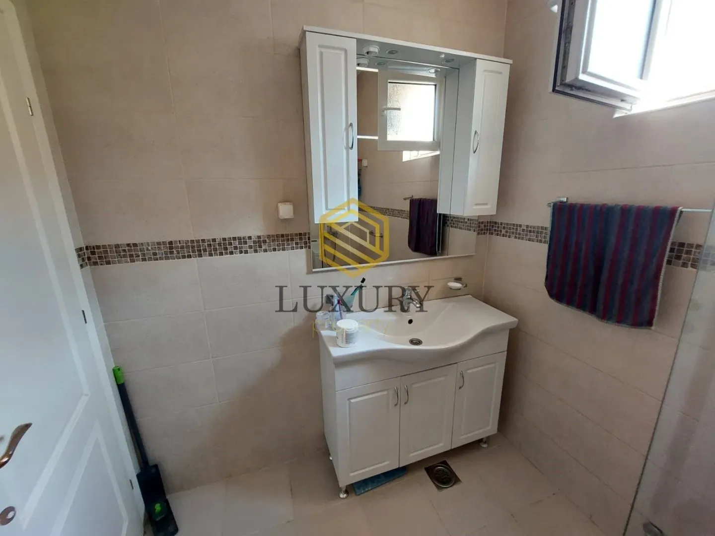 Izdavanje, kuća, 120m², Tološi, Podgorica