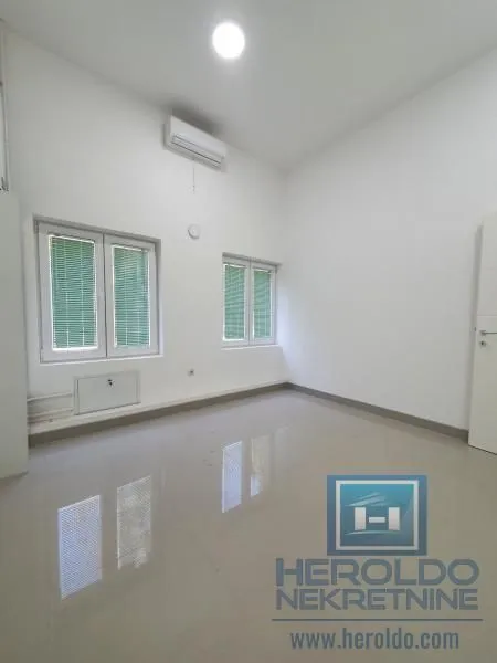 Sale, office space, 189m², Aqua park, Jagodina