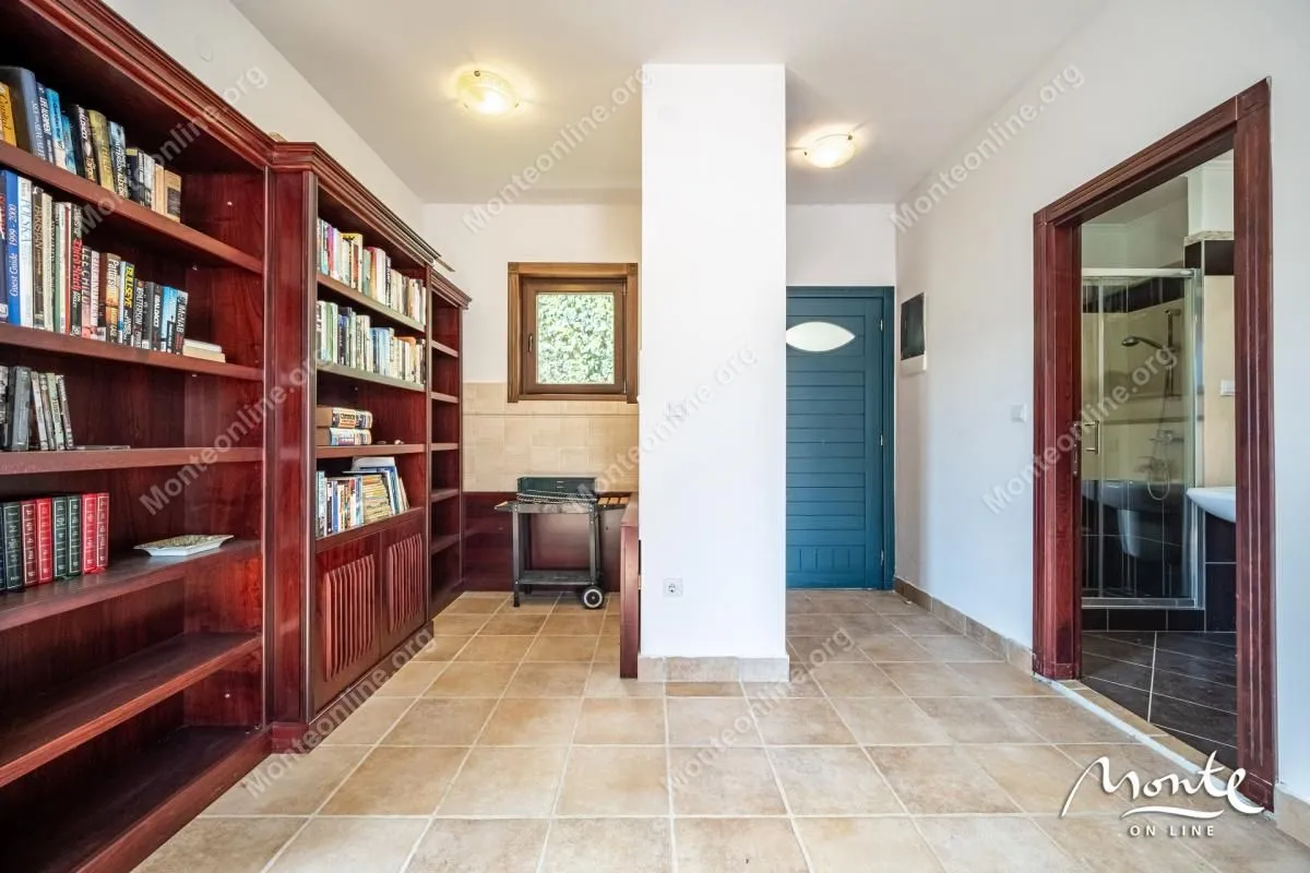 Prodaja, dvosoban stan, 92m², Kostanjica, Kotor