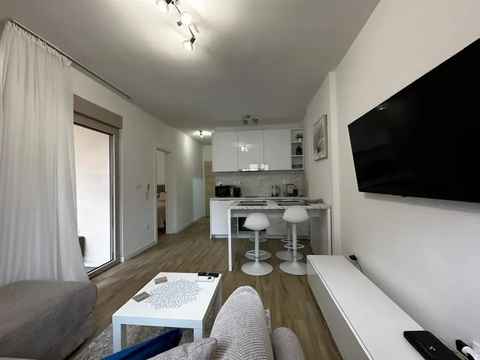 Rent, one bedroom apartment, 36m², Bečići, Budva