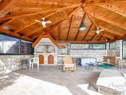 Prodaja, kuća, 240m², Tivat, Crna Gora - image 4