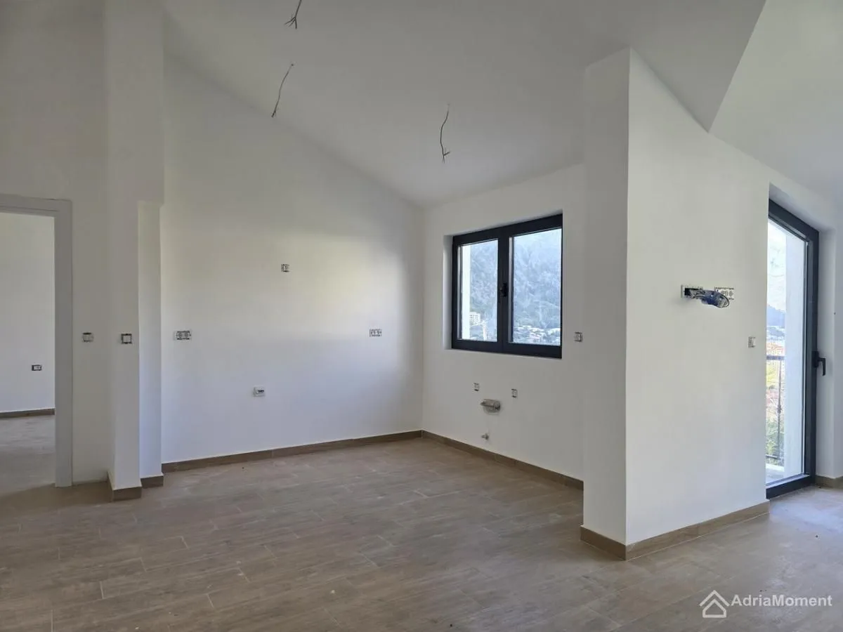 Prodaja, trosoban stan, 94m², Škaljari, Kotor