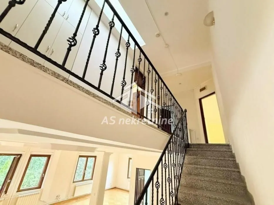 Izdavanje, stan, 210m², Savski Venac, Beograd