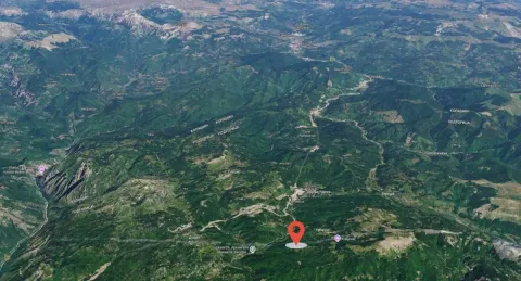 Satelitski snimak terena sa označenom lokacijom nekretnine. - image 5