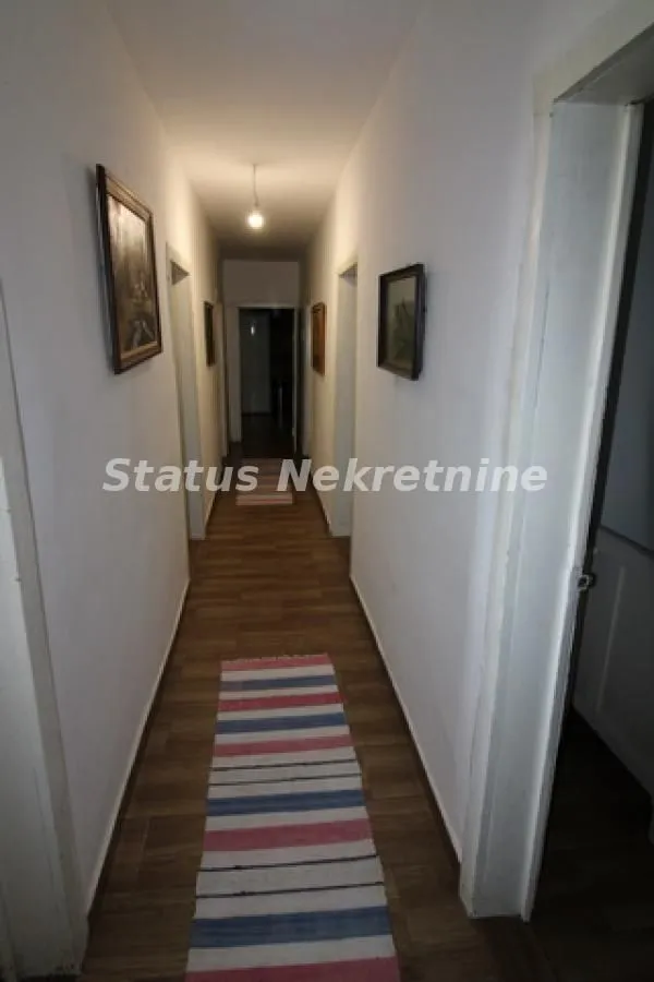 Izdavanje, poslovni prostor, 115m², Irig, Srbija