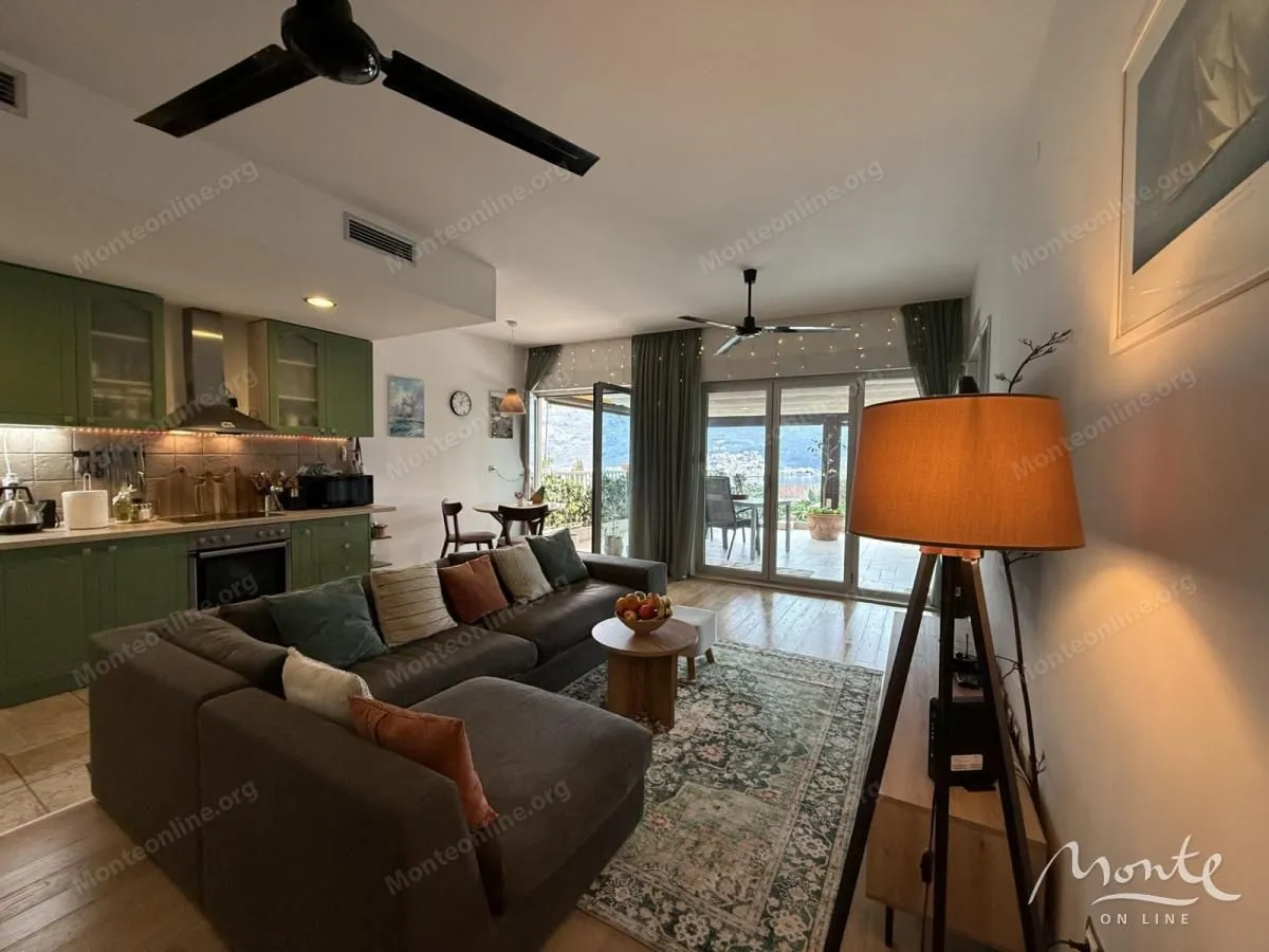 Prodaja, dvosoban stan, 74m², Dobrota, Kotor