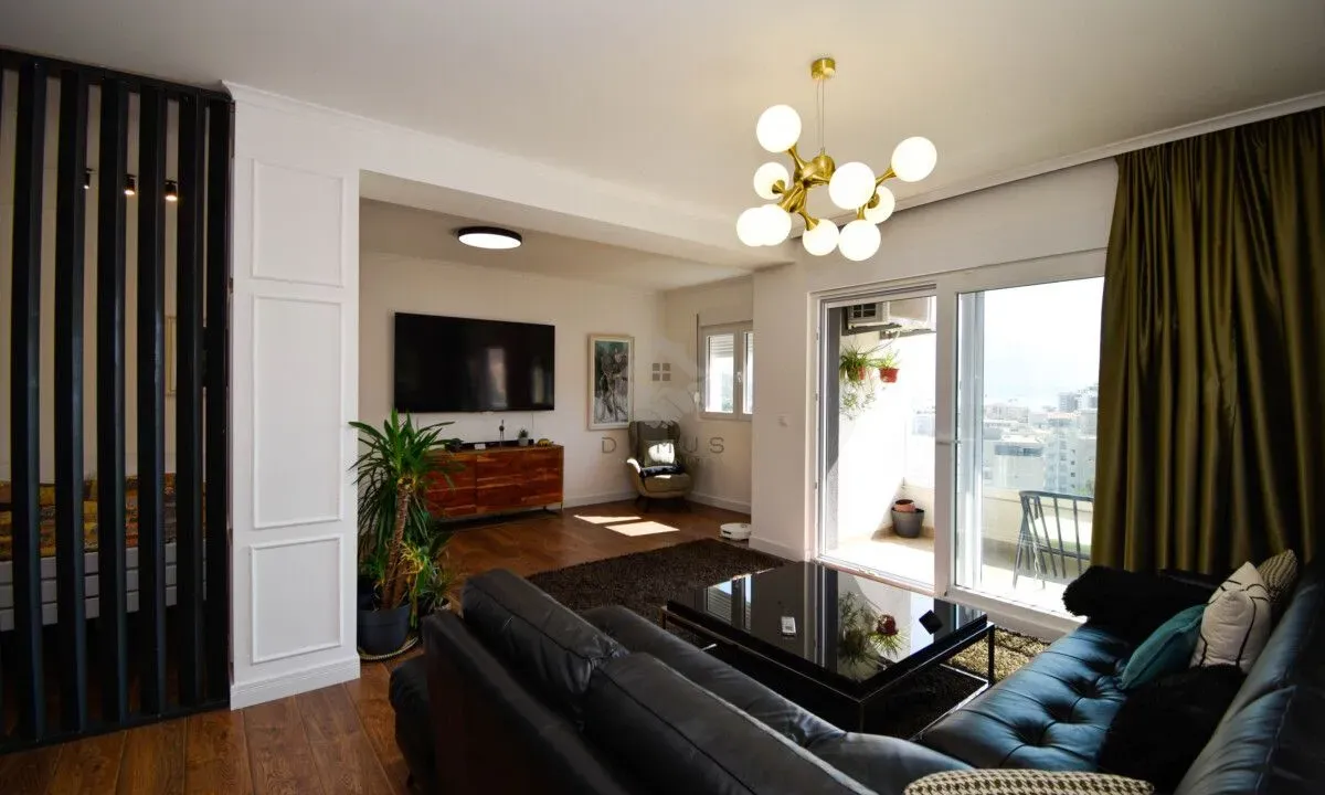 Izdavanje, trosoban stan, 140m², Budva, Crna Gora