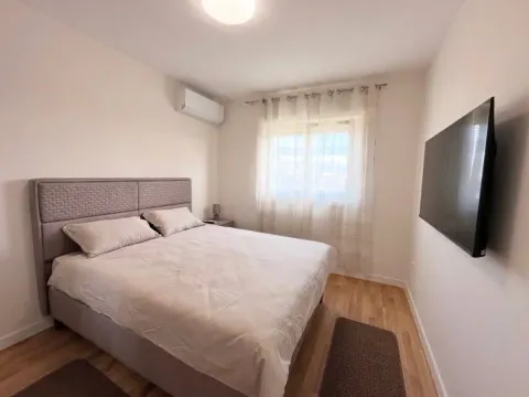 Izdavanje, dvosoban stan, 60m², Pobrežje, Podgorica - image 11