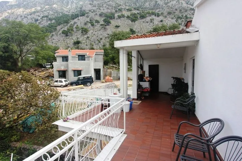Prodaja, stan, 95m², Dobrota, Kotor