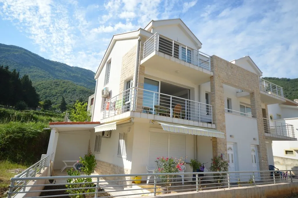Prodaja, trosoban stan, 100m², Baošići, Herceg Novi