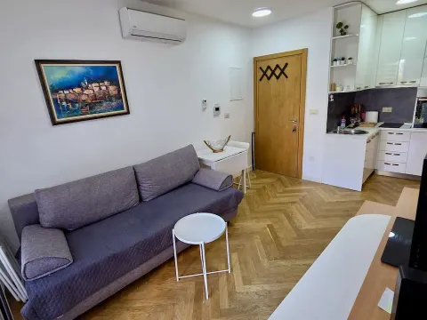 Rent, one bedroom apartment, 40m², Dobrota, Kotor - image 9