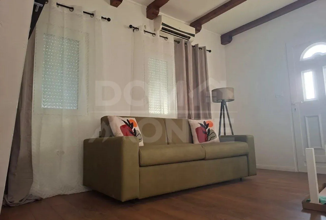 Izdavanje, jednosoban stan, 50m², Tivat, Crna Gora