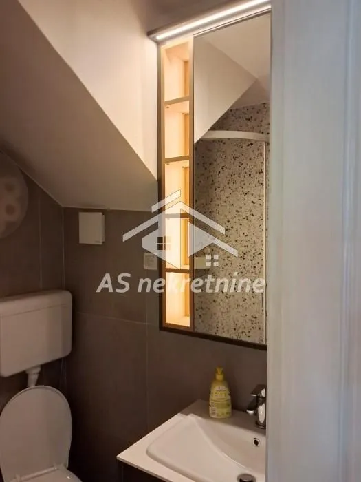 Izdavanje, dvosoban stan, 54m², Kalenić Pijaca, Vračar Sve Podlokacije