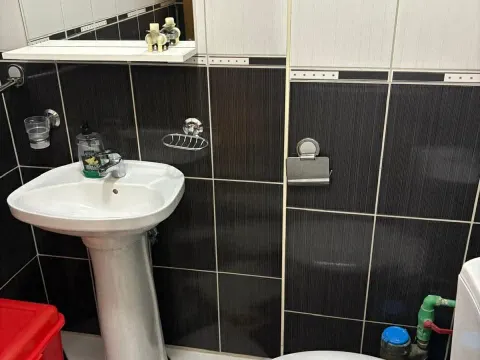 Izdavanje, dvosoban stan, 98m², Centar, Bar - image 10