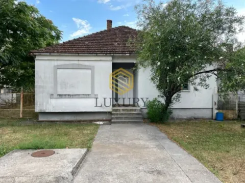 Izdavanje, kuća, 100m², Preko Morače, Podgorica