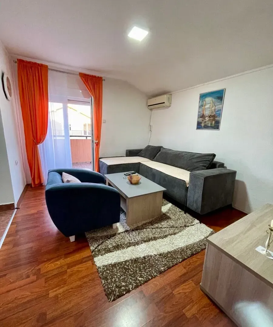 Izdavanje, dvosoban stan, 70m², Gornja Gorica, Podgorica