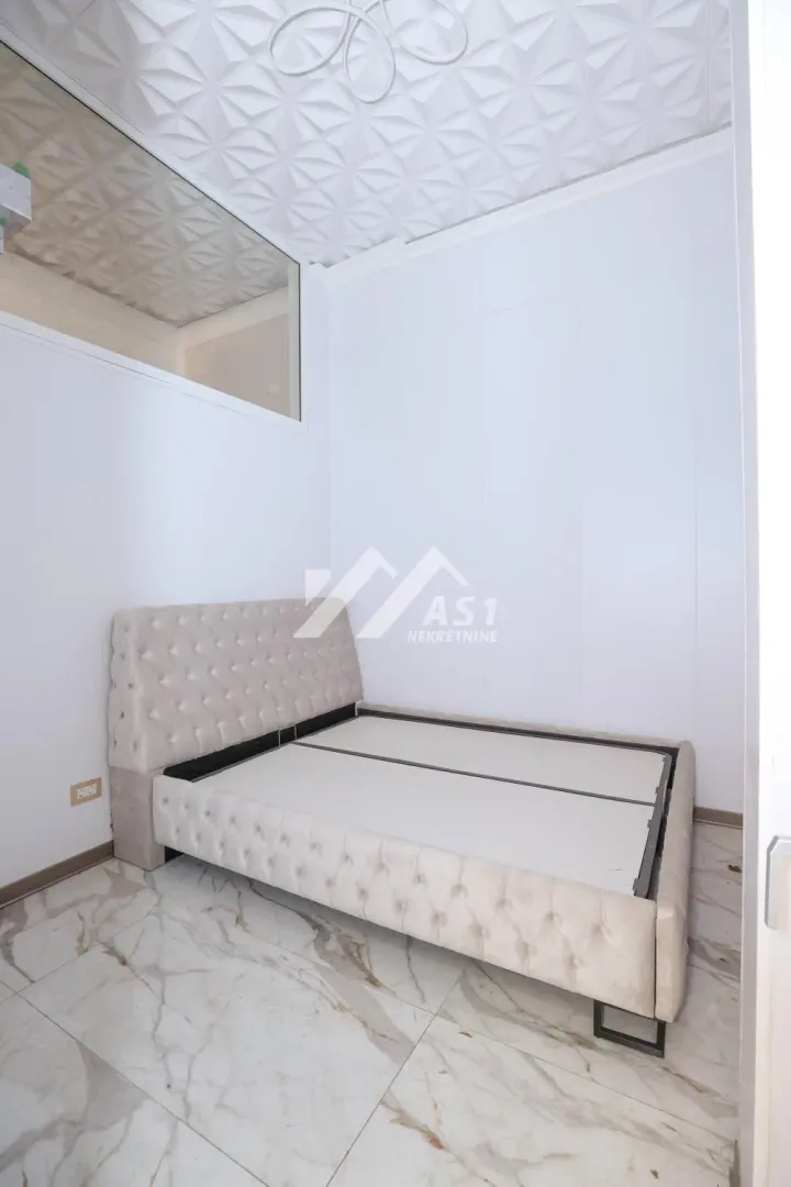 Izdavanje, trosoban stan, 100m², Salajka, Novi Sad Sve Podlokacije