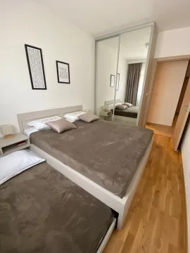 Rent, one bedroom apartment, 47m², Budva, Crna Gora - image 12
